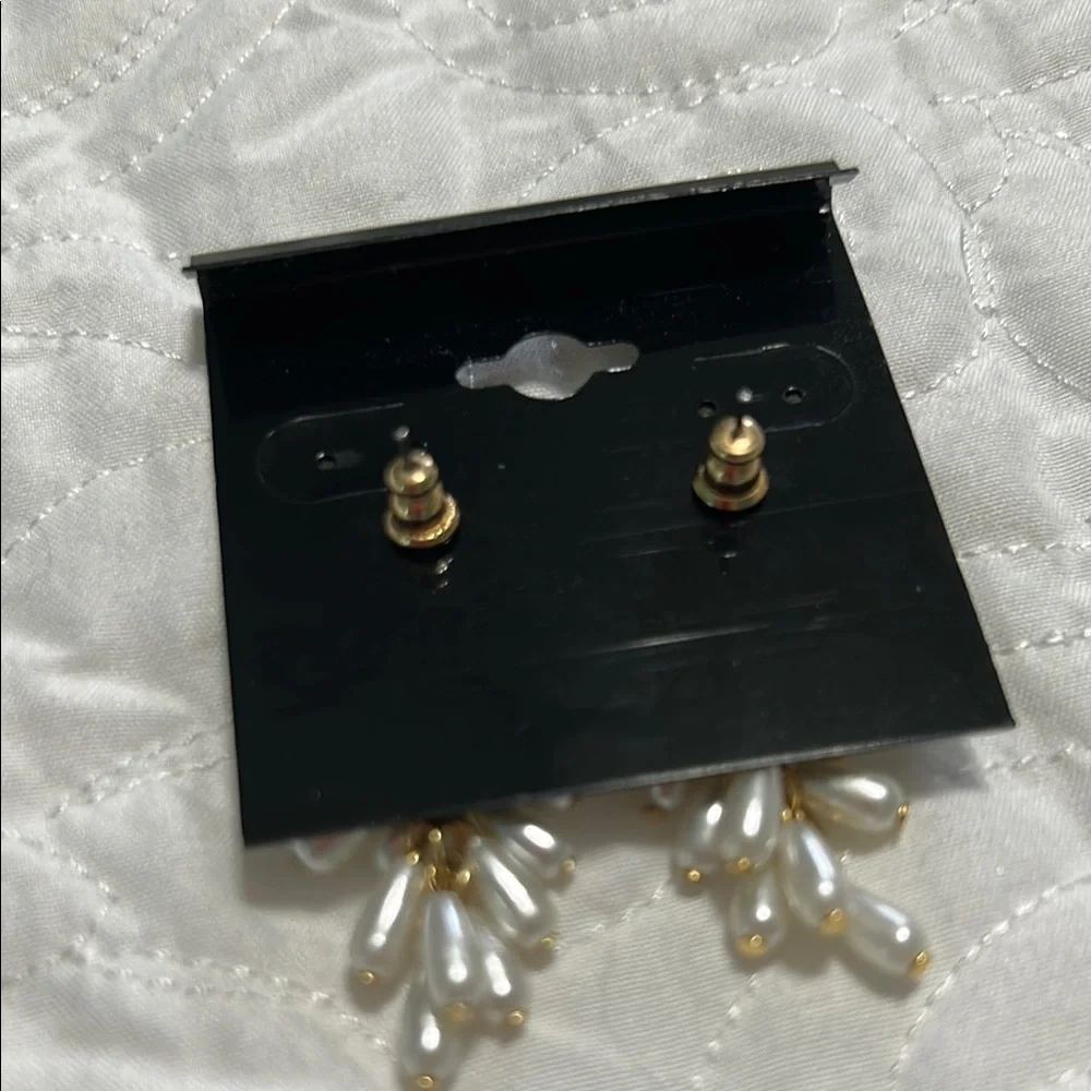 Beautiful Gold and White Pearl Drop Earrings - Picture 2 of 3